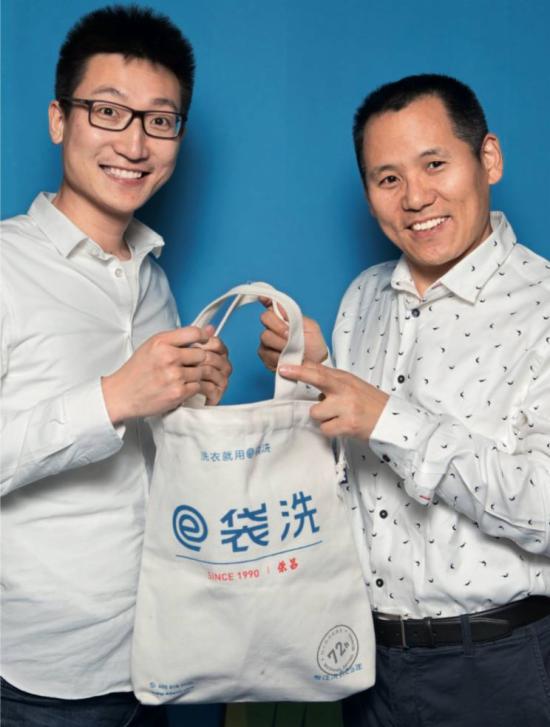 张荣耀(右)是线下老兵, 陆文勇(左)是线上新锐,O2O将两人捆绑在了一起